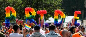 PRIDE IS A PROTEST: Warum wir den Pride Month heute noch brauchen