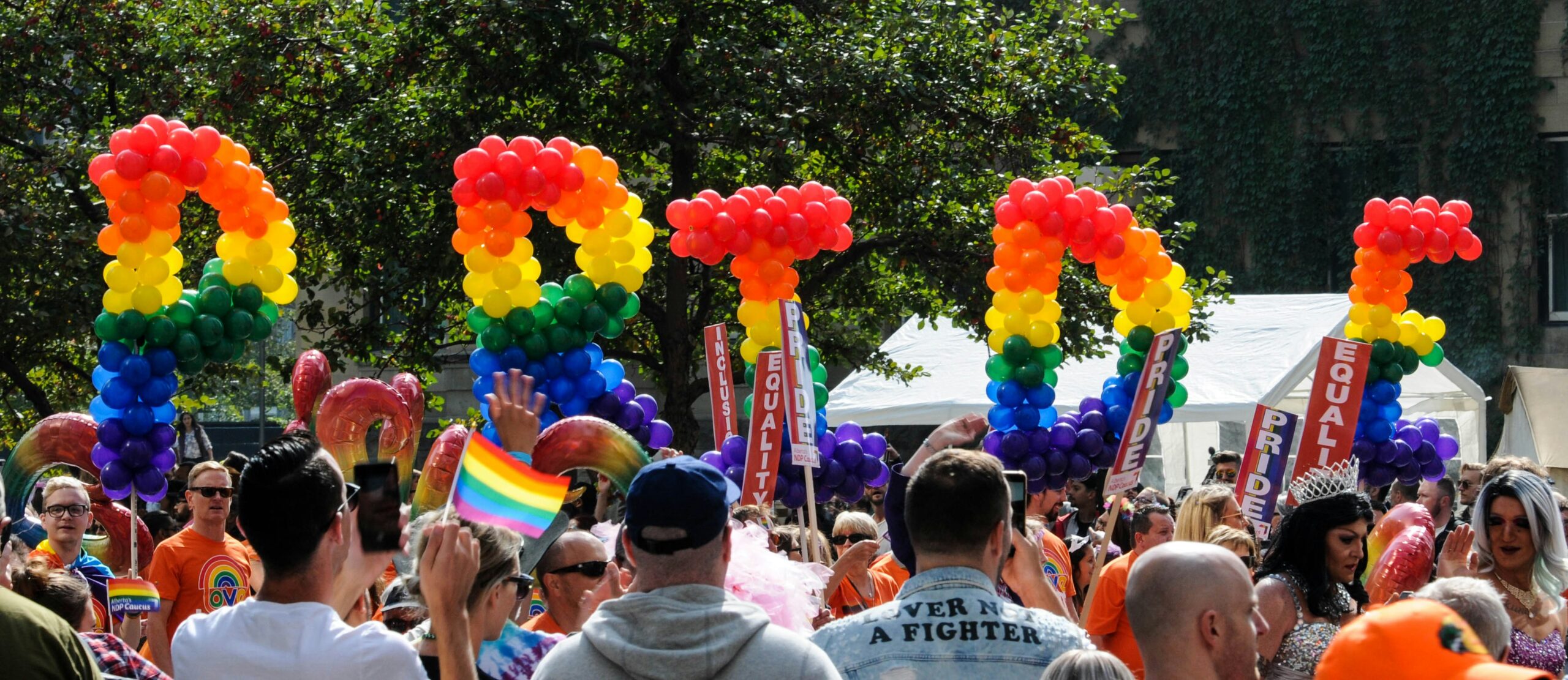 PRIDE IS A PROTEST: Warum wir den Pride Month heute noch brauchen